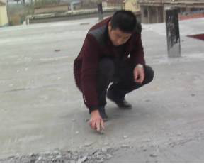 地面起砂，用水泥地面硬化劑